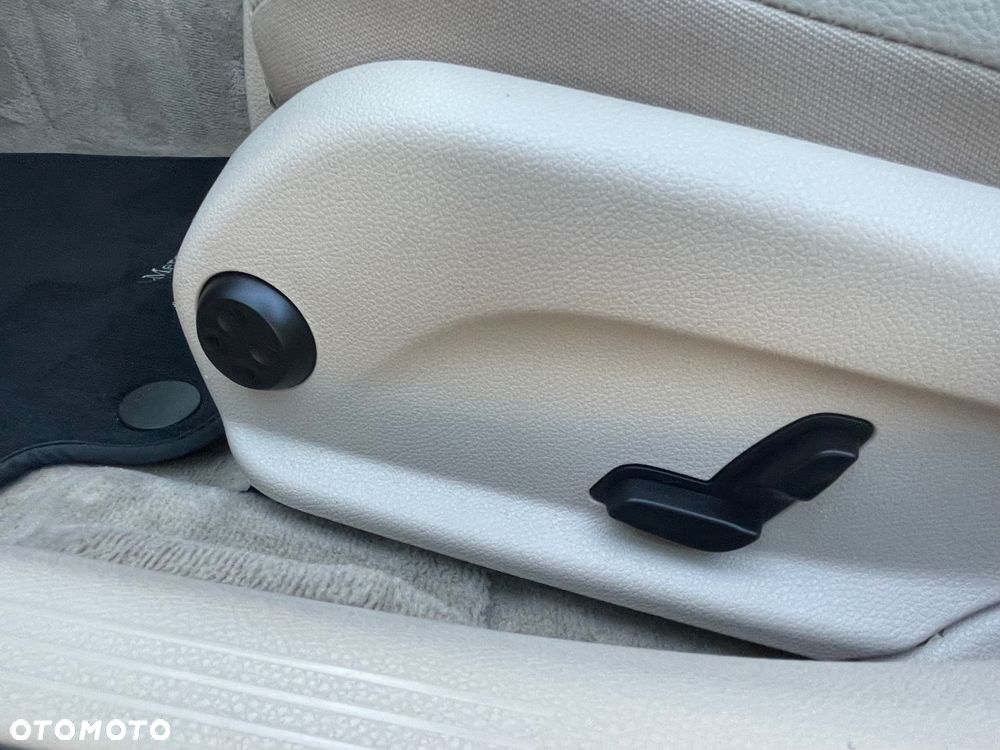 Mercedes-Benz Klasa C 180 Exclusive - 26