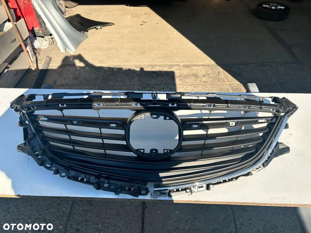 MAZDA 6 VI GJ3 ATRAPA GRILL EMBLEMAT GHP950712 K3006