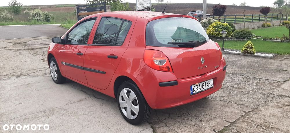 Renault Clio - 25
