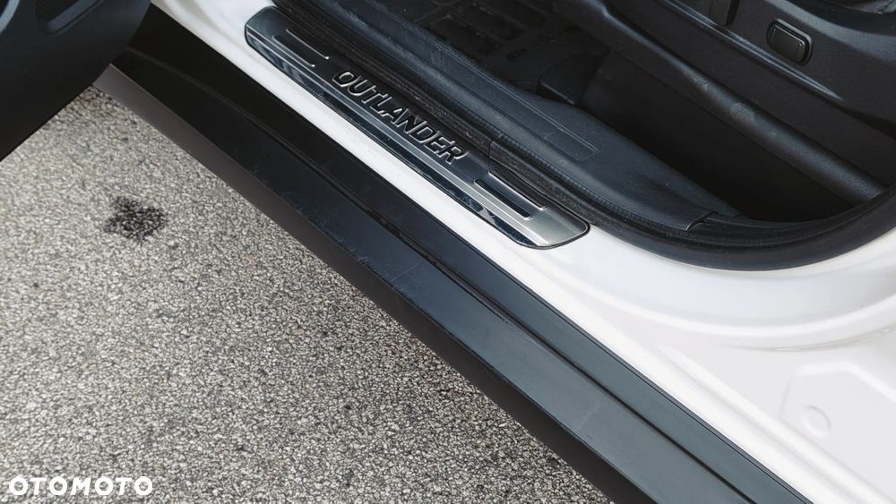 Mitsubishi Outlander - 10