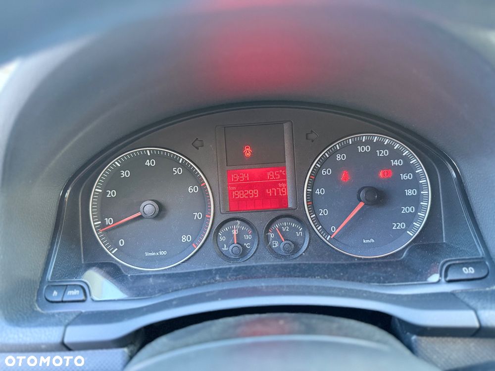 Volkswagen Golf - 32