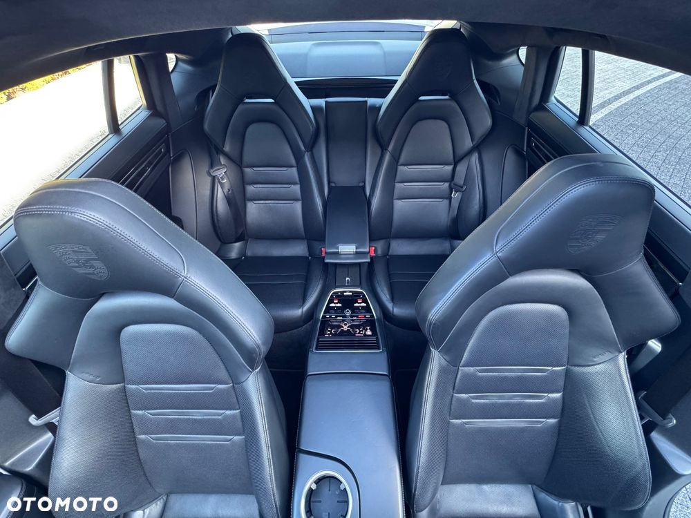 Porsche Panamera 4S - 25