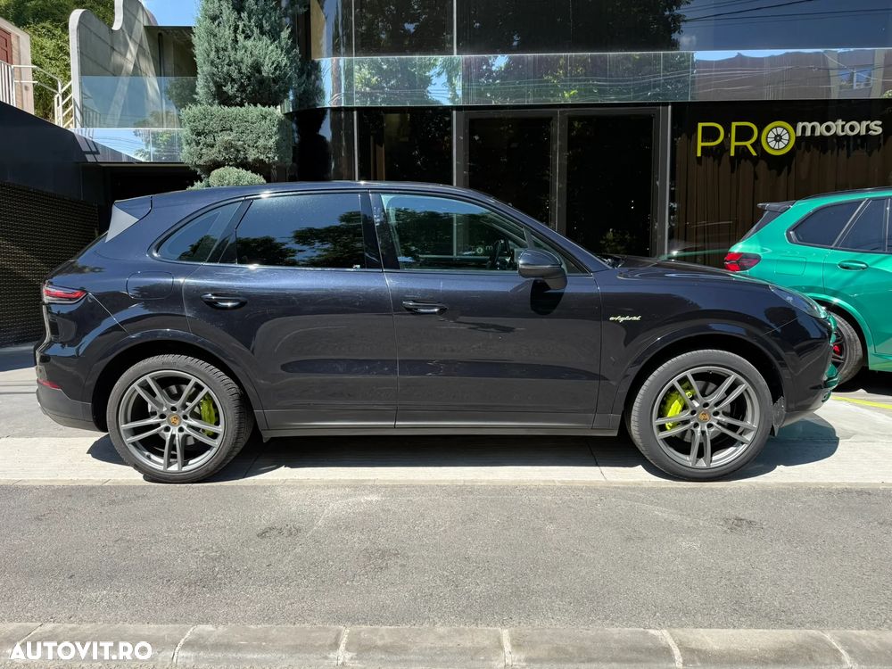 Porsche Cayenne - 2