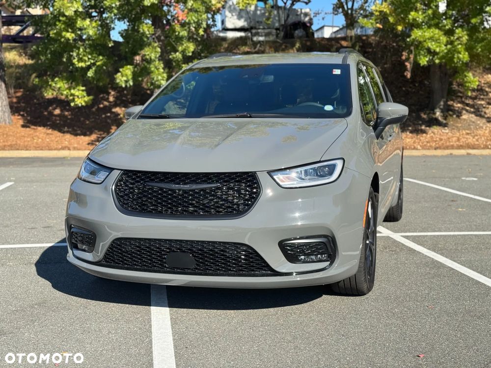 Chrysler Pacifica - 3