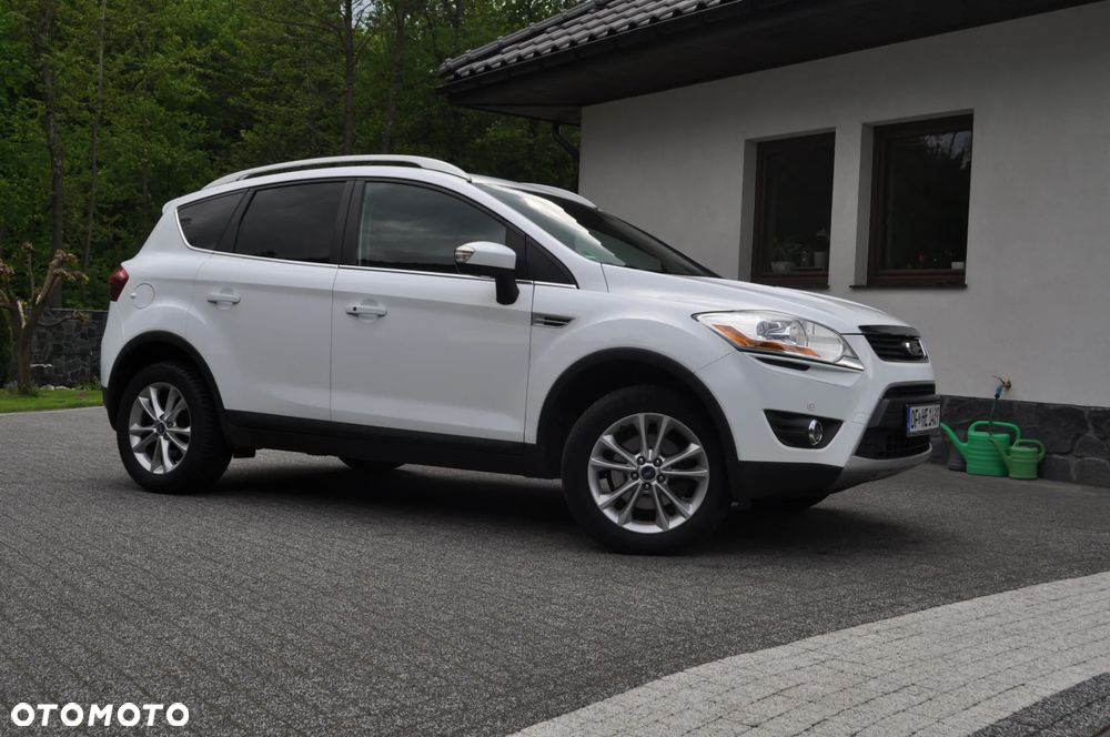 Ford Kuga 2.0 TDCi 2x4 Titanium - 3