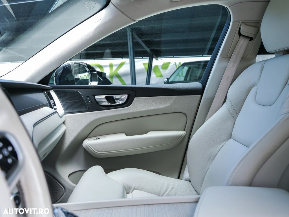 Volvo XC 60 B4 MHEV AT8 AWD Inscription - 28