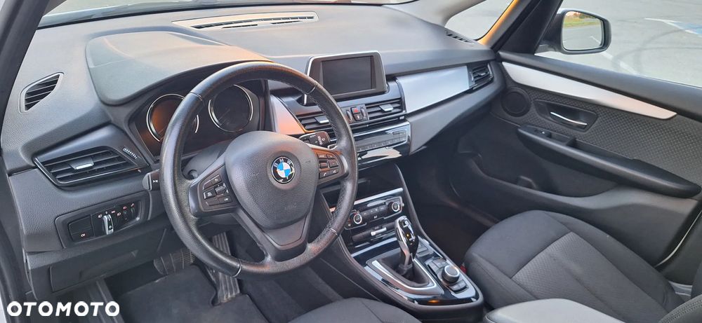 BMW Seria 2 218d - 17
