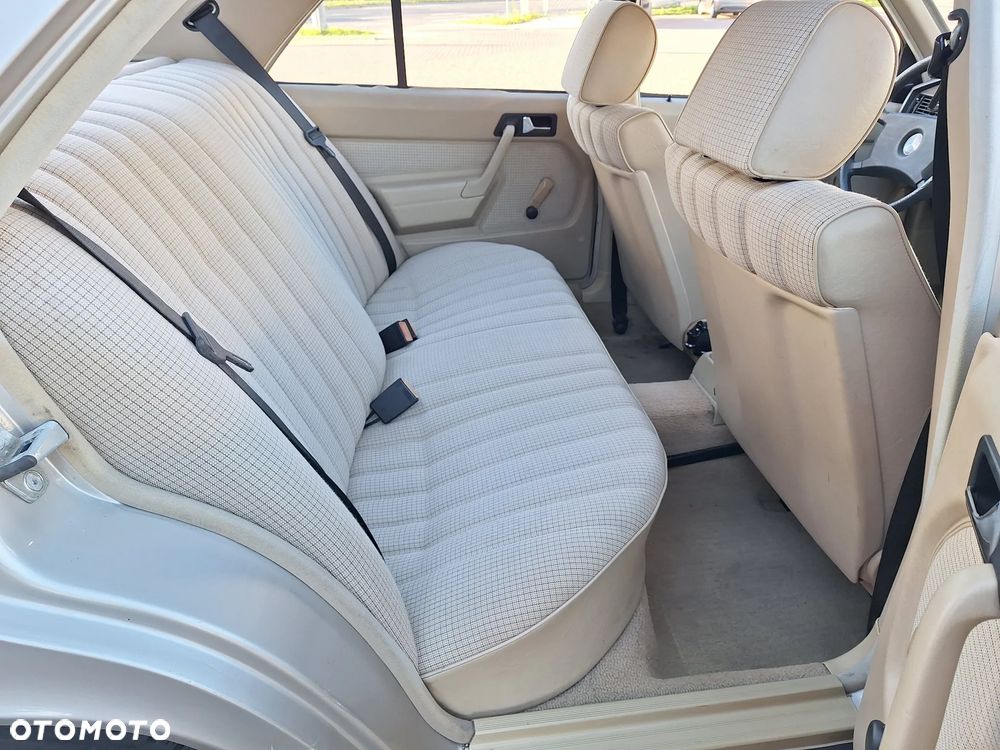 Mercedes-Benz W201 (190) - 33