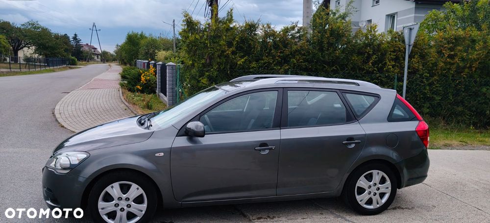 Kia Ceed - 12