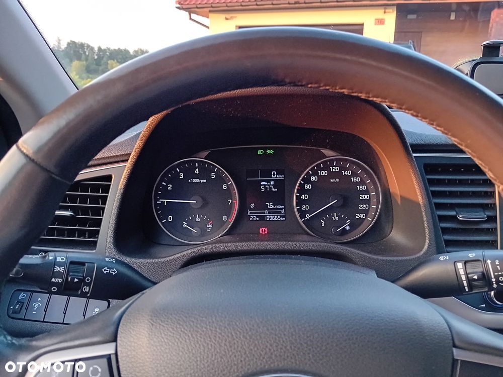 Hyundai Elantra 1.6 Style - 17