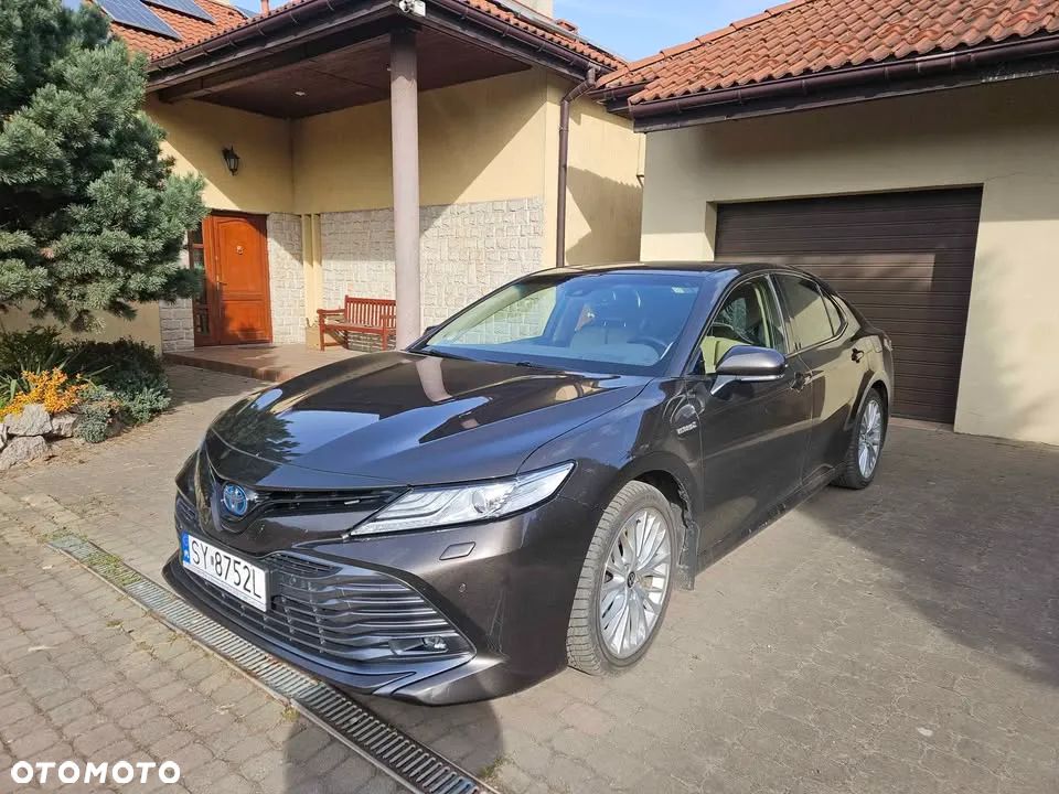 Toyota Camry 2.5 Hybrid Executive CVT - 2