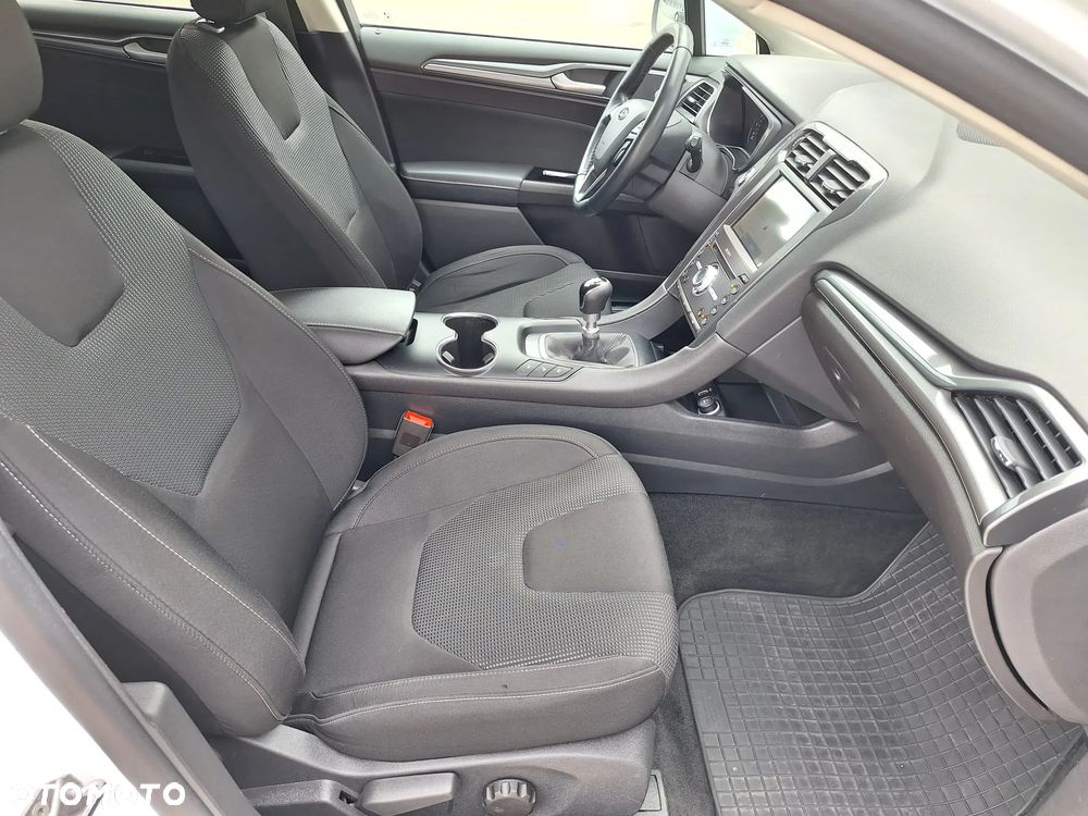 Ford Mondeo 2.0 EcoBlue Titanium - 26