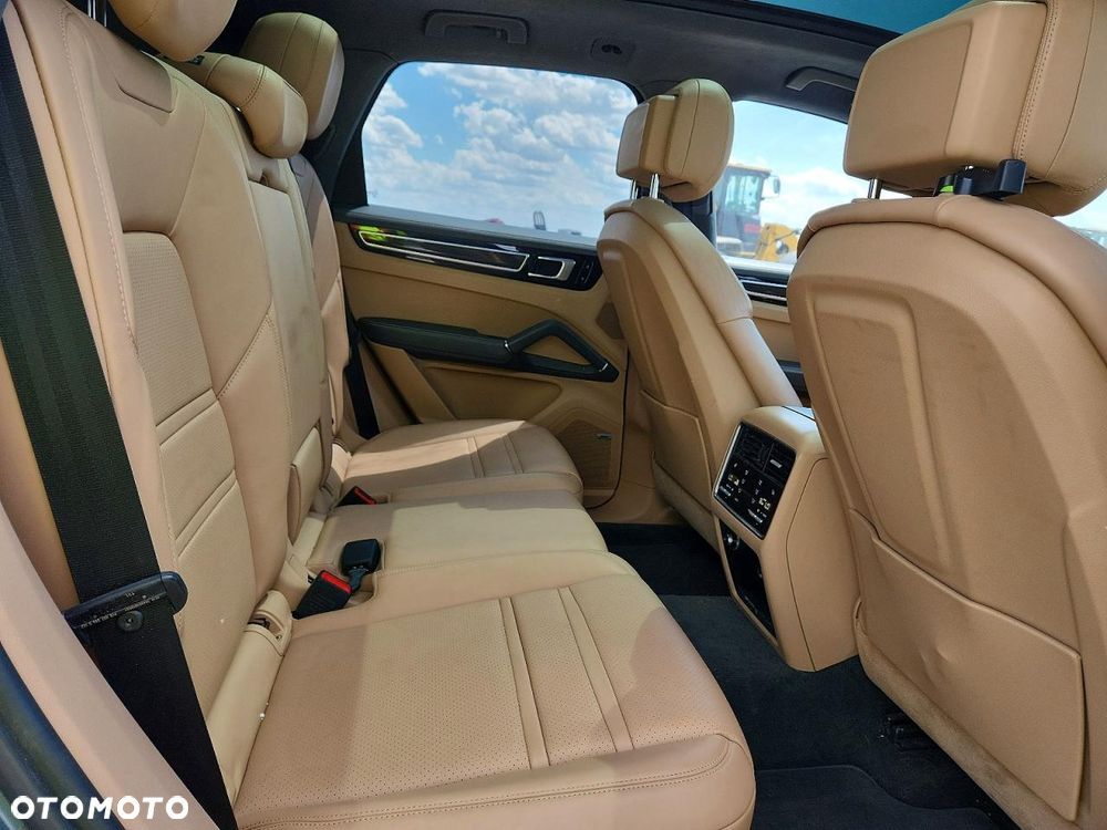 Porsche Cayenne - 13