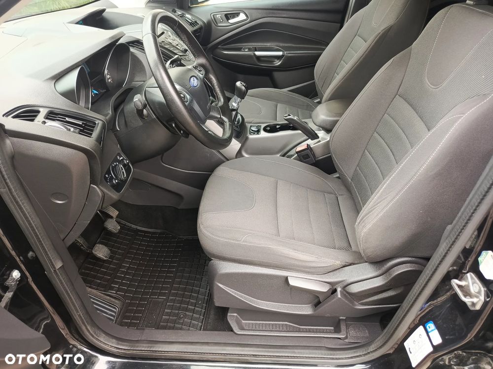 Ford Kuga 2.0 TDCi 2x4 Titanium - 8