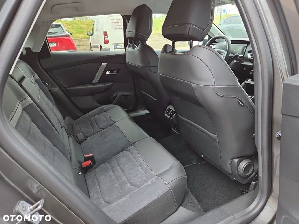 Citroën C4 1.2 mHEV Max eDCT6 - 12