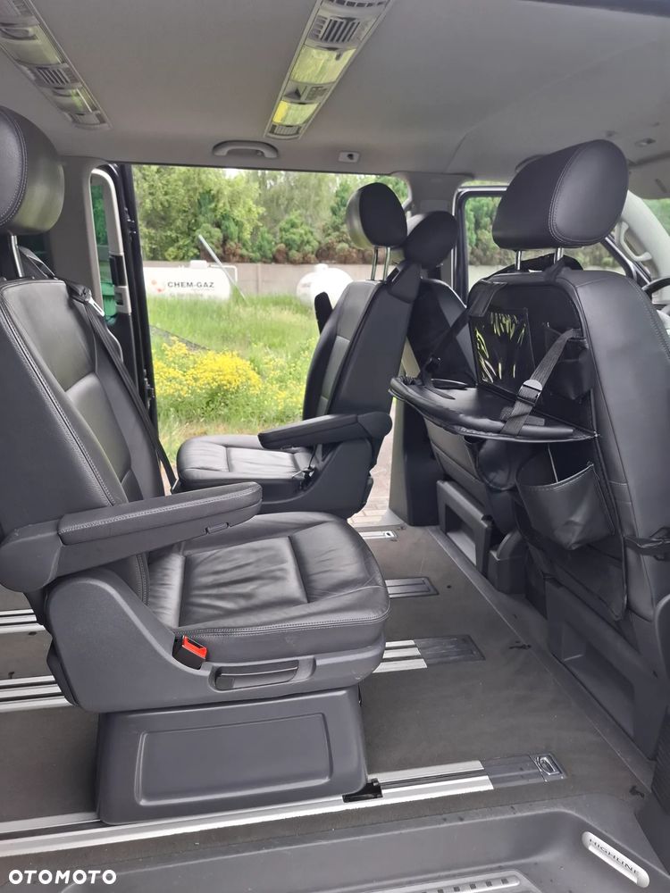 Volkswagen Multivan - 11