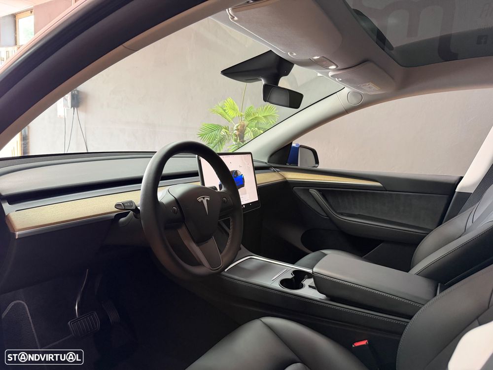 Tesla Model Y Long Range Dual Motor AWD — fotografia 6