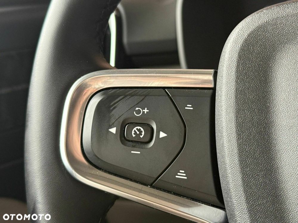 Volvo XC 40 B4 AWD Plus Bright - 16