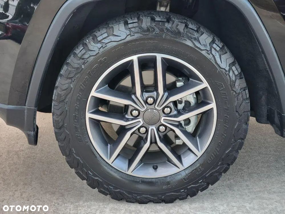 Jeep Grand Cherokee - 19