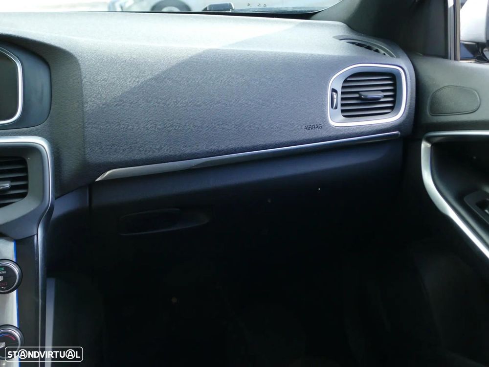 Volvo V40 1.6 D2 R-Design - 32