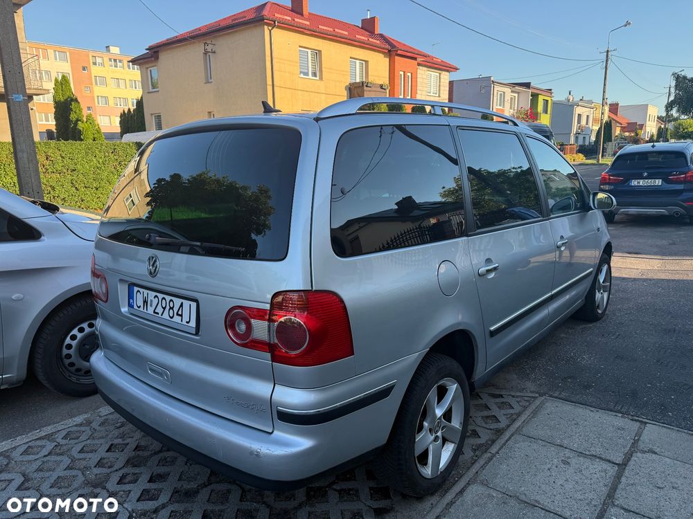 Volkswagen Sharan 1.9 TDI Highline Tiptr - 2