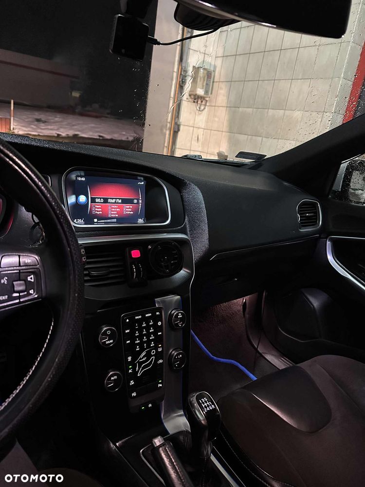 Volvo V40 D4 Drive-E R-Design Momentum - 11