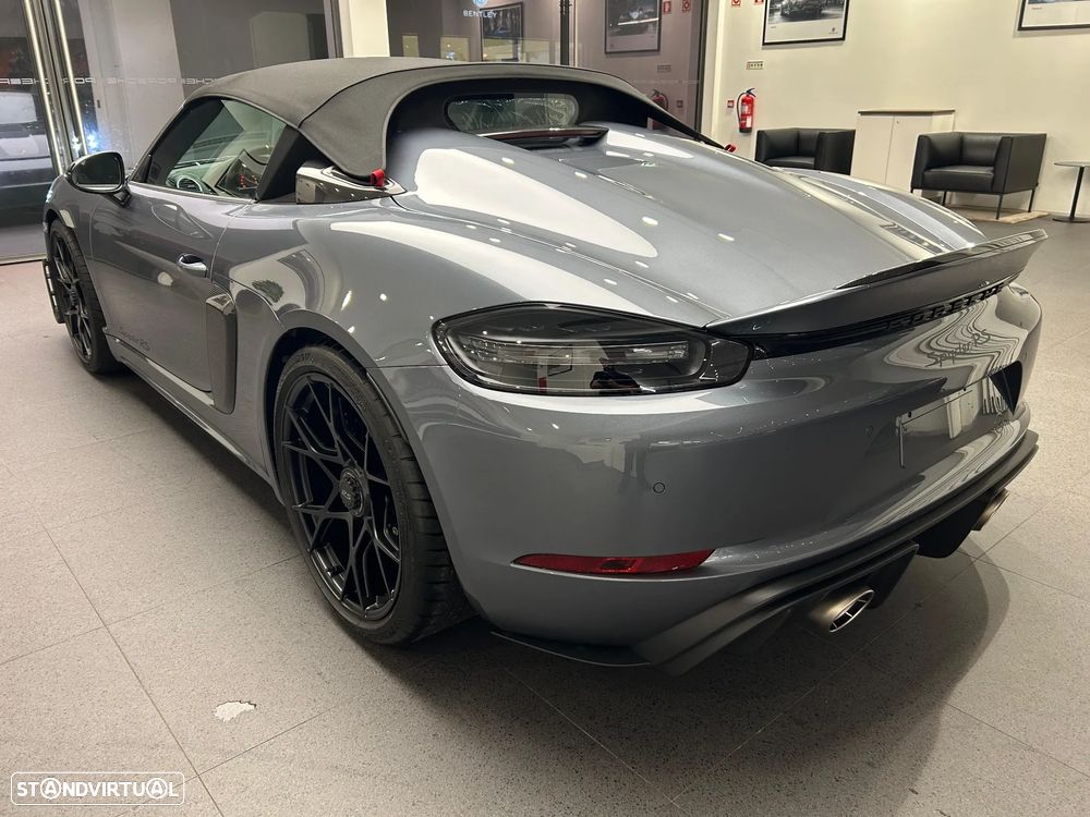 Porsche 718 Spyder - 3