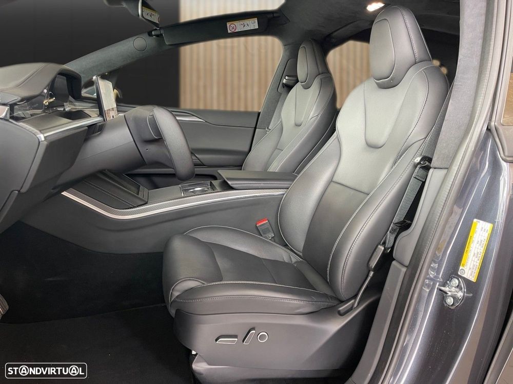 Tesla Model X Plaid - 8