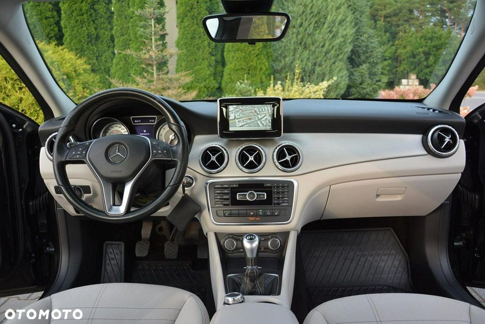 Mercedes-Benz GLA 200 Urban - 23