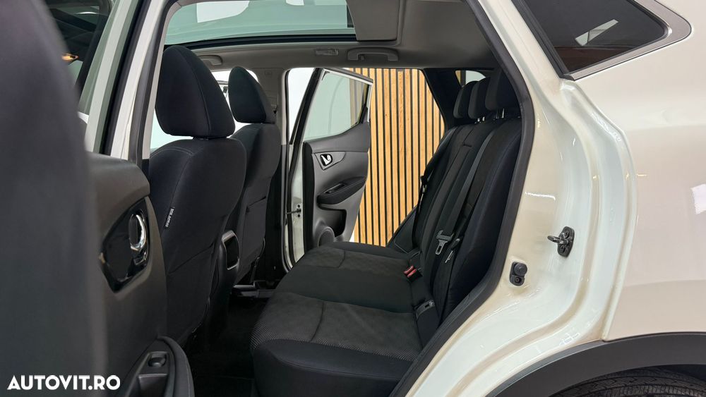 Nissan Qashqai 1.6 DCI Xtronic N-Connecta - 20
