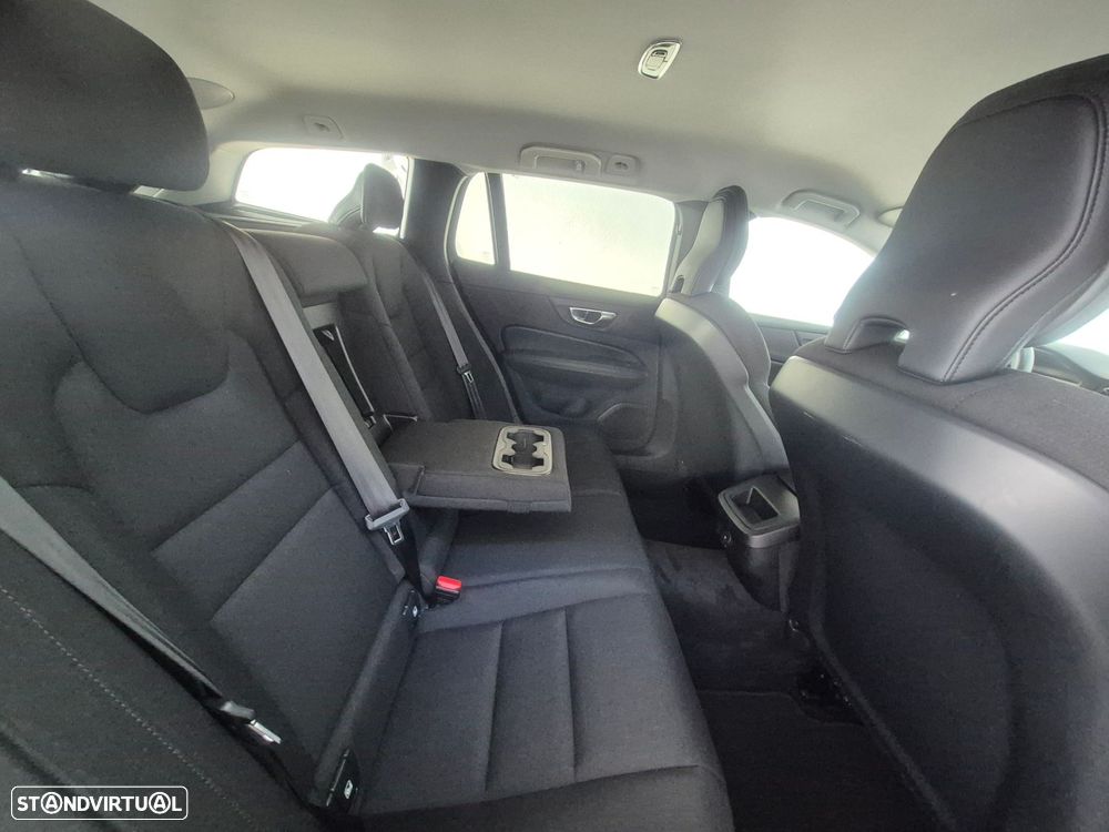 Volvo V60 2.0 B4 Momentum Geartronic - 26