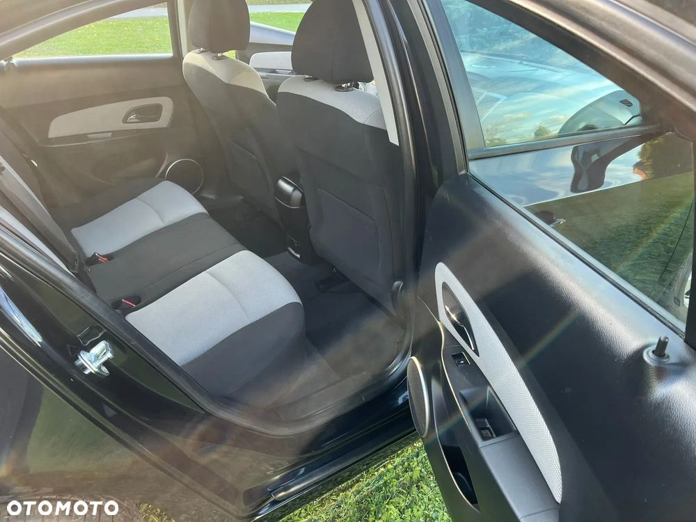 Chevrolet Cruze 1.6 LS - 25