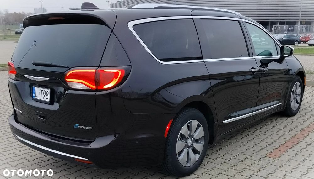 Chrysler Pacifica - 4