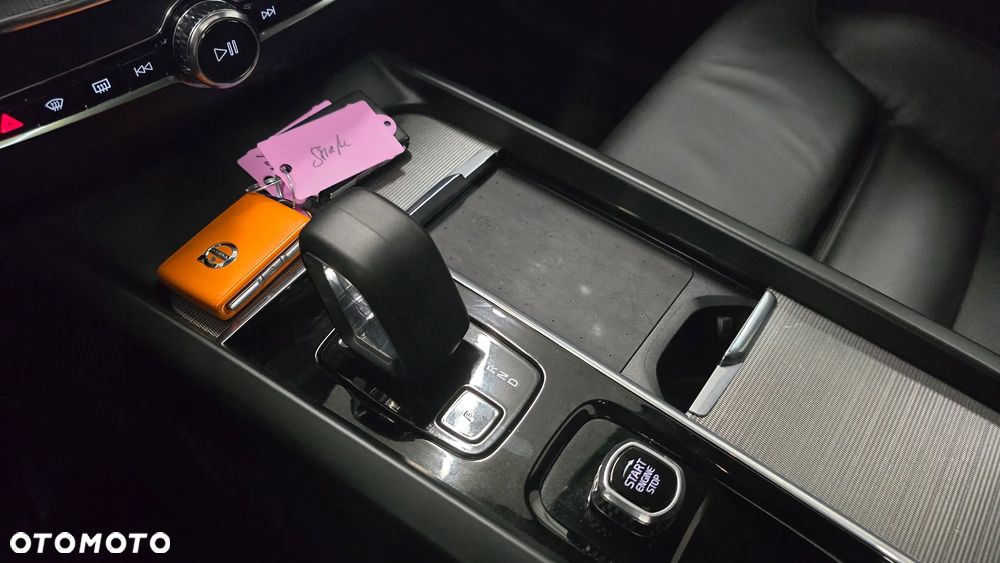 Volvo XC 60 B4 D AWD Plus Dark - 23