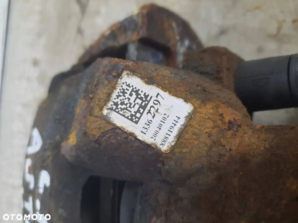 ZACISK HAMULCOWY LEWY PRZÓD PRZEDNI LEWY OPEL ASTRA K - 5