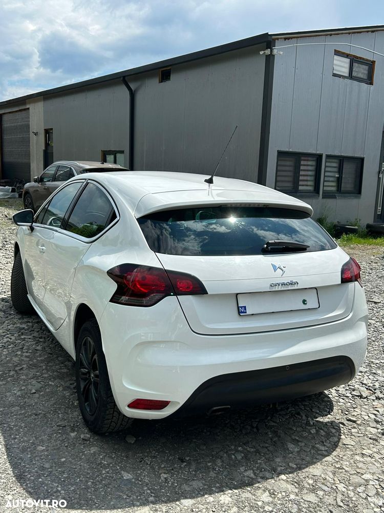 Citroën DS4 e-HDi 115 ETG6 SoChic - 14