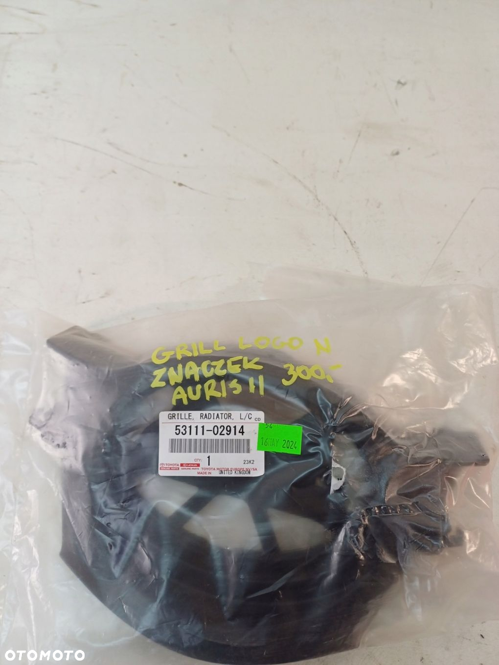 GRILL ATRAPA ZNACZEK ZDERZAKA PRZÓD TOYOTA AURIS II 2 12- - 12