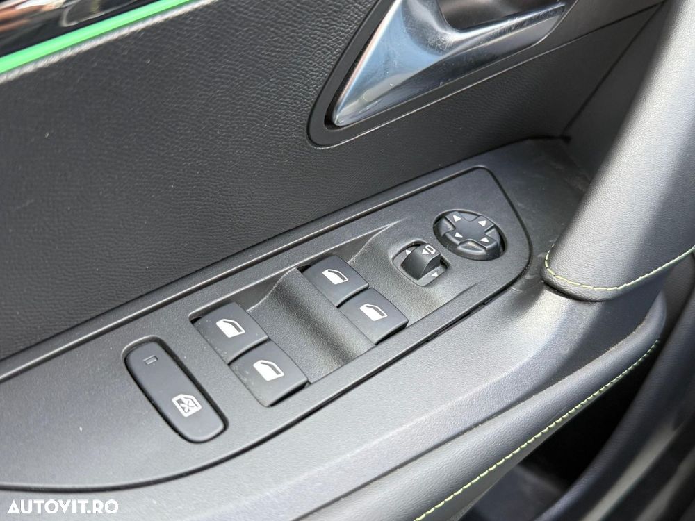 Peugeot 2008 1.2 L PureTech STT EAT8 GT Line - 23