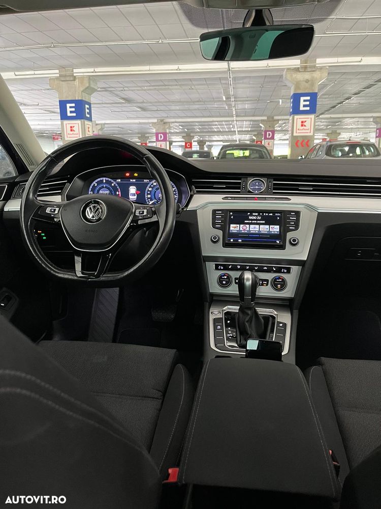 Volkswagen Passat - 4