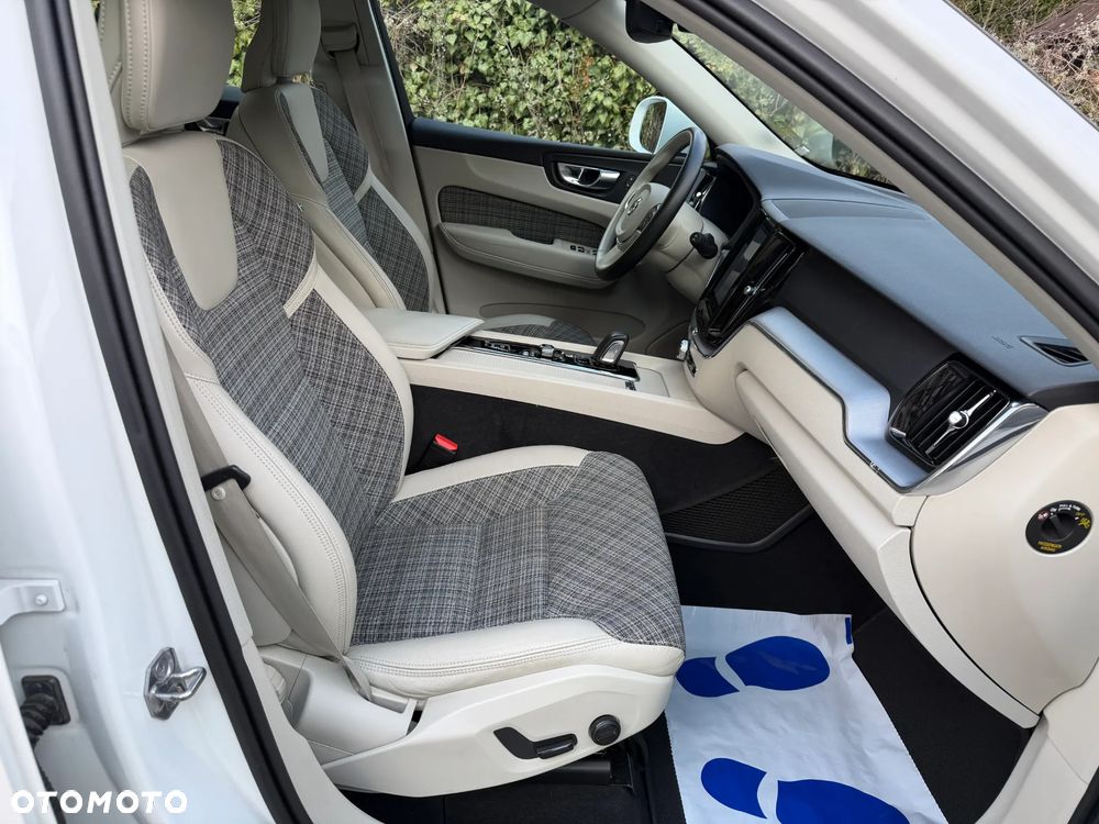 Volvo XC 60 B4 D AWD Momentum Pro - 14