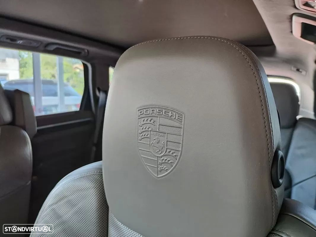 Porsche Cayenne II Platinum Edition - 28
