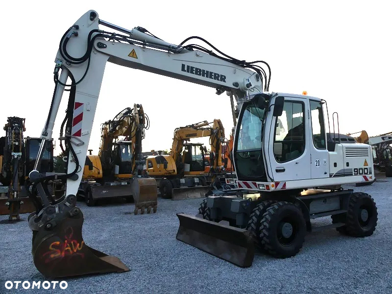 Liebherr A900C z Niemiec / Super Stan / - 6