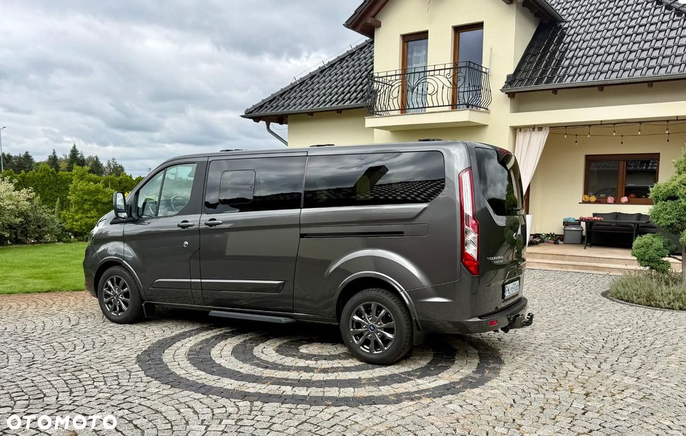 Ford Tourneo Custom - 8