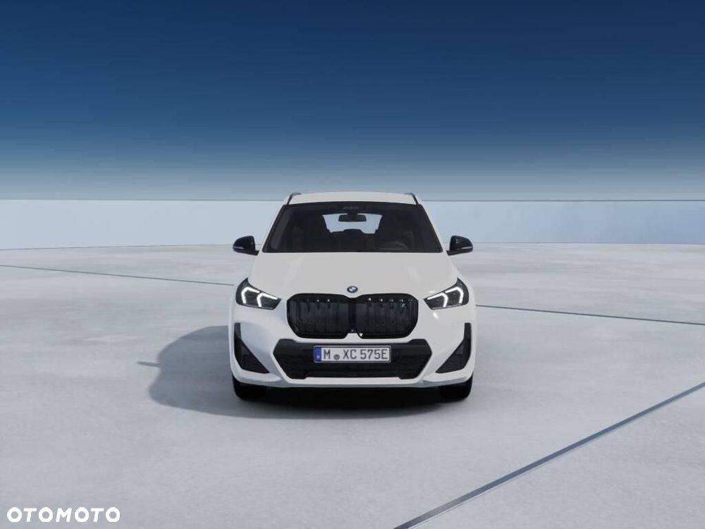 BMW iX1 xDrive30 66.5kWh M Sport - 11