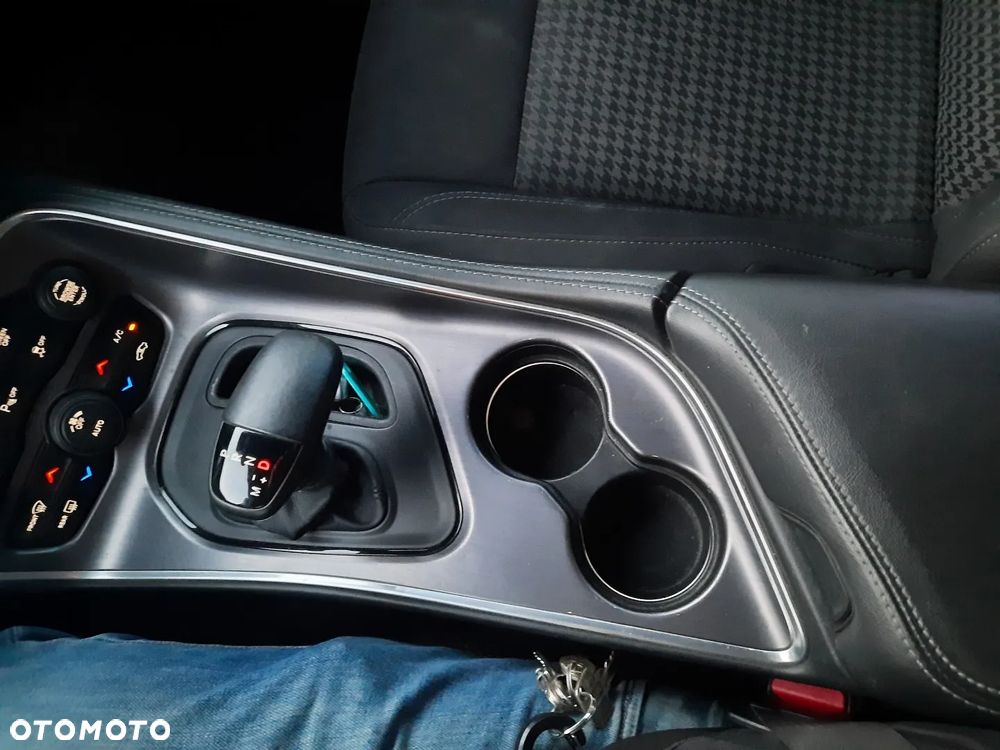 Dodge Challenger 3.6 SXT - 38