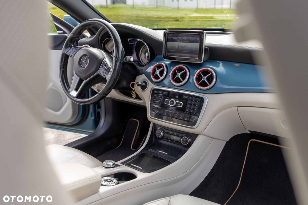 Mercedes-Benz CLA 250 7G-DCT UrbanStyle Edition - 7