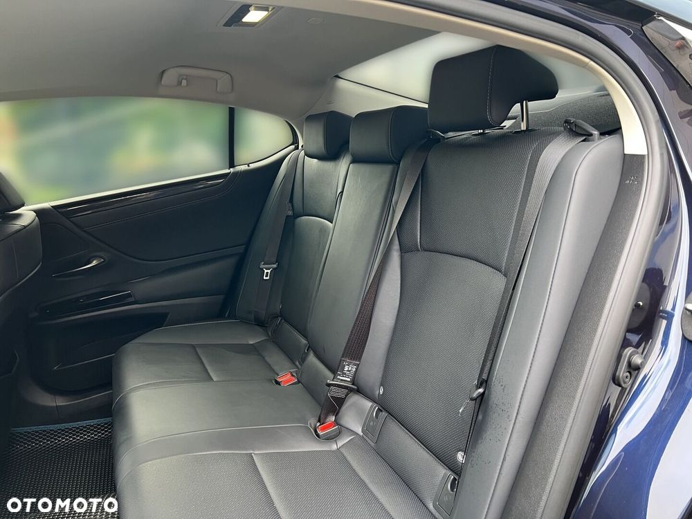Lexus ES 300h Business Edition - 8