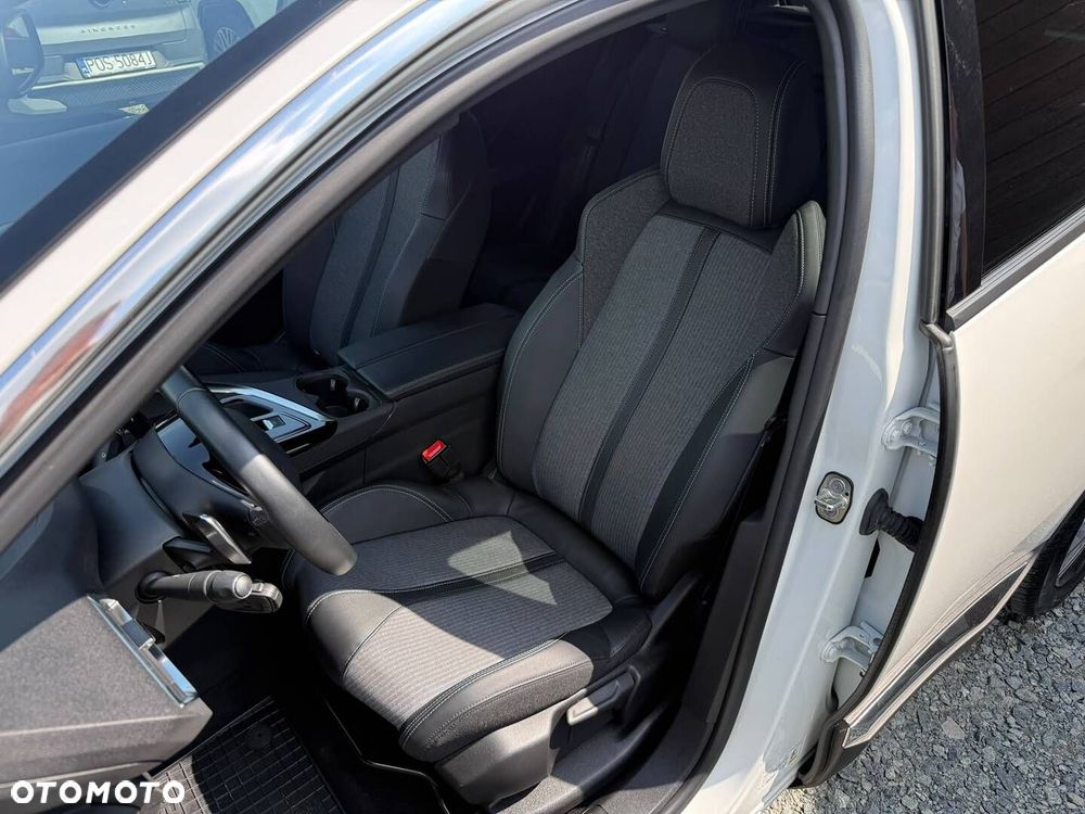 Peugeot 3008 1.2 PureTech mHEV Allure Pack S&S e-DCS6 - 15