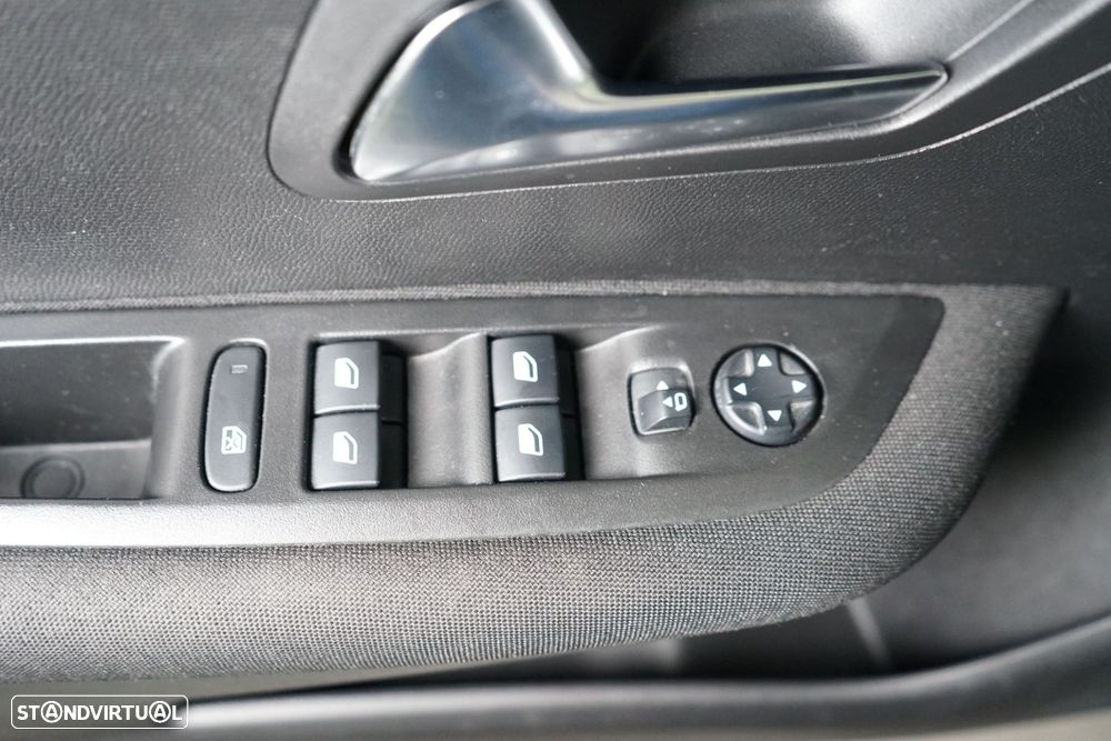 Peugeot 208 1.2 PureTech Active - 19