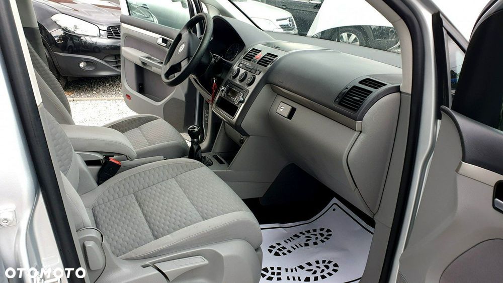 Volkswagen Touran - 14